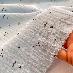 Mussola in cotone azzurra Certificata GOTS con stampa occhietti