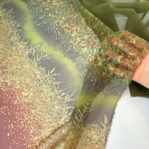 Georgette di viscosa sfumata nelle tonalità del verde e del mattone