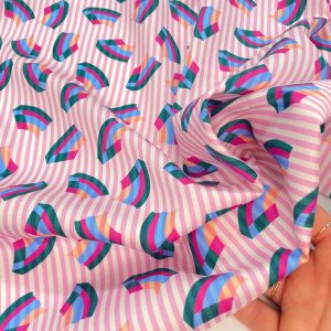 Cotone a righe bianche e rosa con stampa ventagli colorati