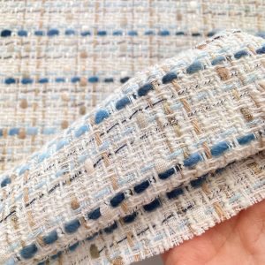 Chanel in cotone nelle tonalità del blu e sabbia