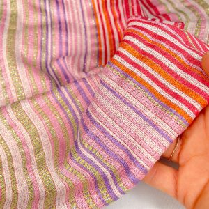 Maglia di viscosa a righe colorate con lurex