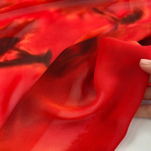 Morbida georgette di viscosa sfumata rossa con stampa fiori astratti