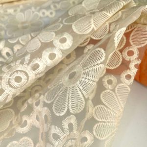 Sangallo su base organza di seta ecru