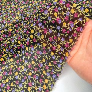 Crêpe di viscosa con stampa fiorellini fucsia e gialli su base nera